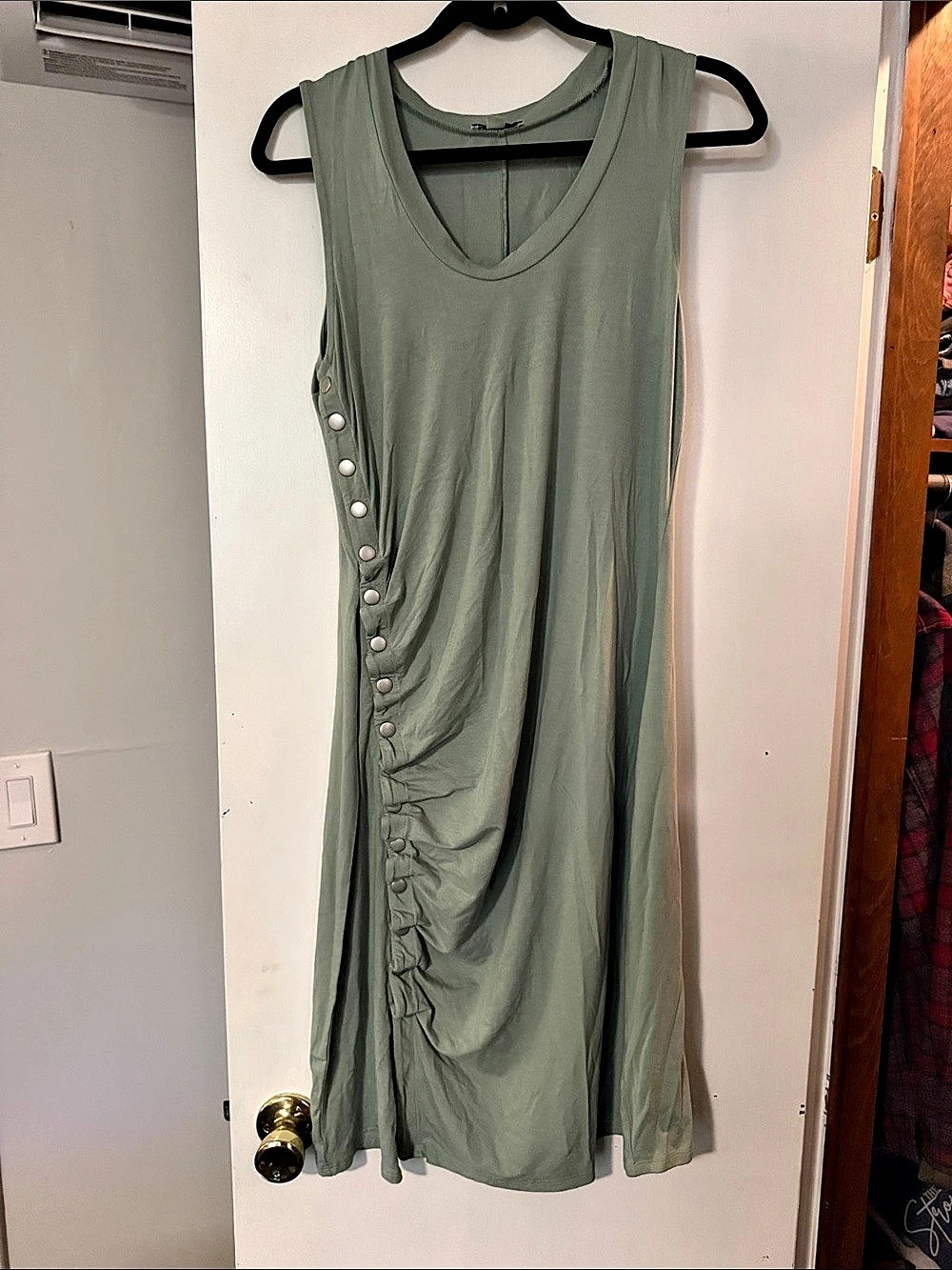 VENUS Ruched Button Midi Dress in Green Size Medium